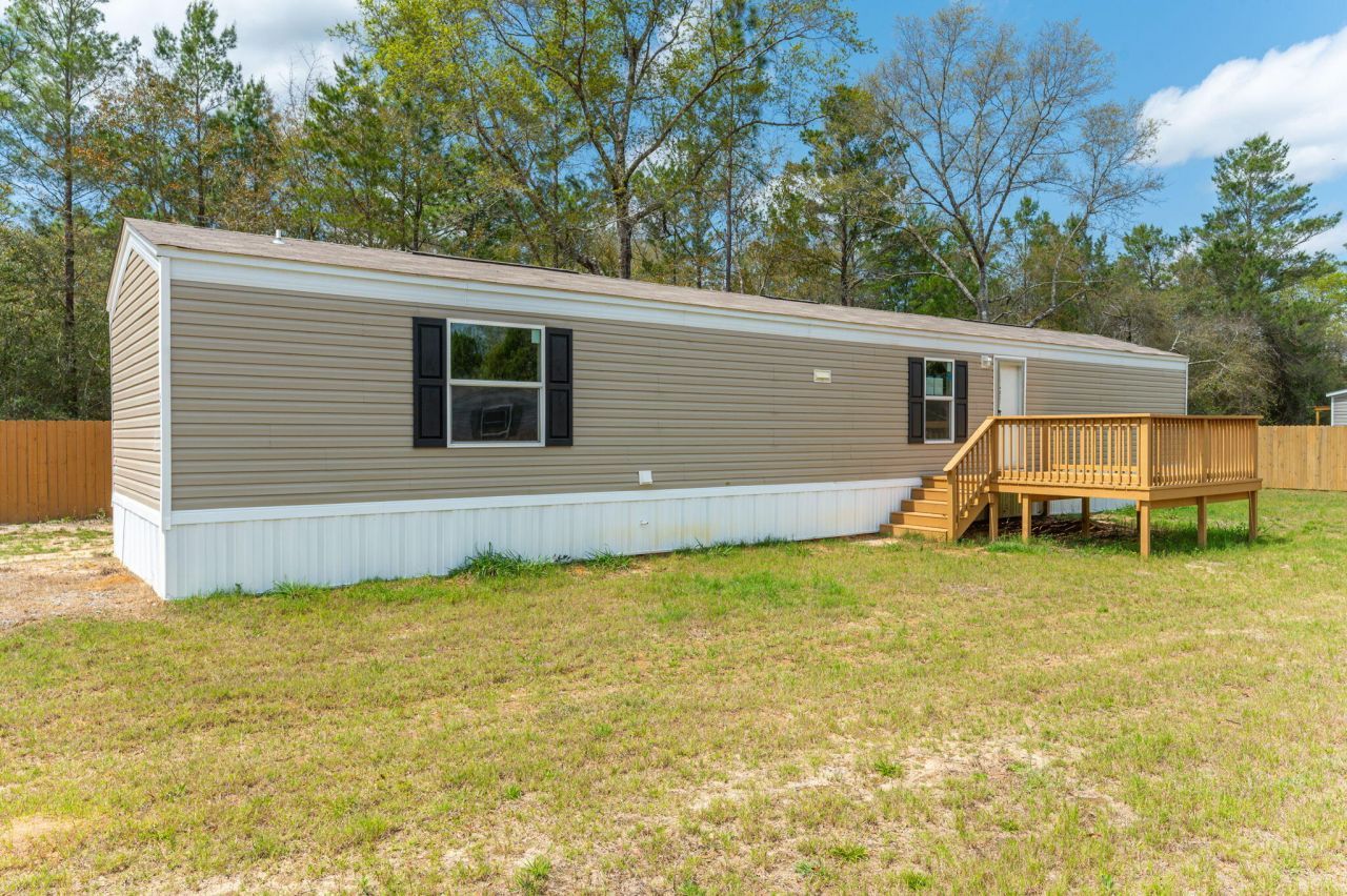 402 W Royal Palm Ave, Defuniak Springs, FL 32433 Main Photo