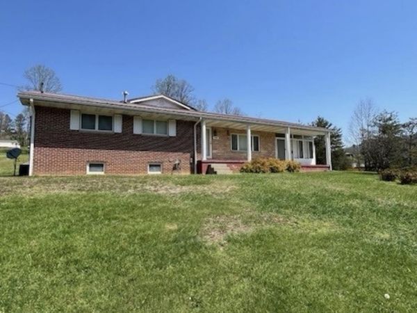 3089 State Street, Gassaway, WV 26624
