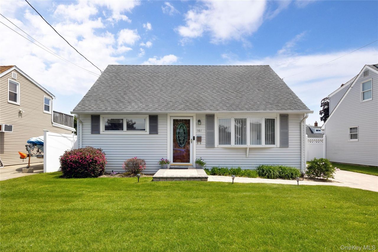 161 Division Avenue, Massapequa, NY 11758 Main Photo