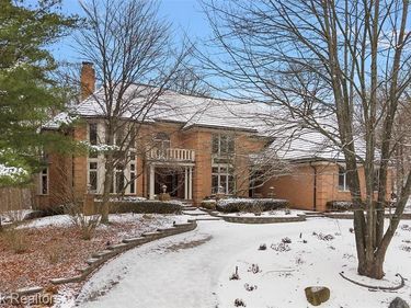 5148 Crest Knolls Court, Bloomfield Twp, MI 48302