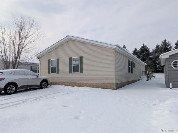 7 Brookfield, Swartz Creek, MI 48473
