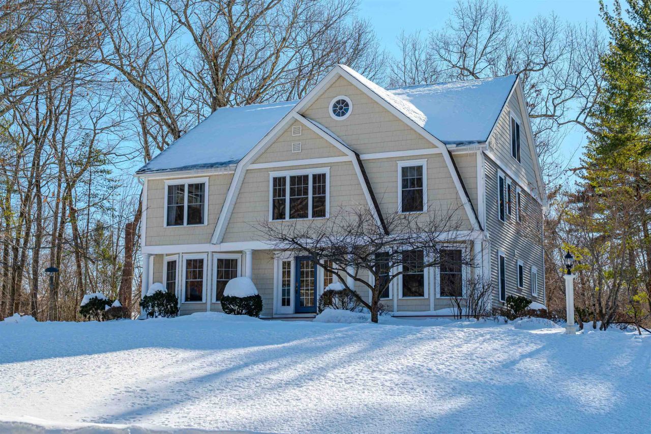 3 Chisholm Farm Drive, Stratham, NH 03885 Main Photo