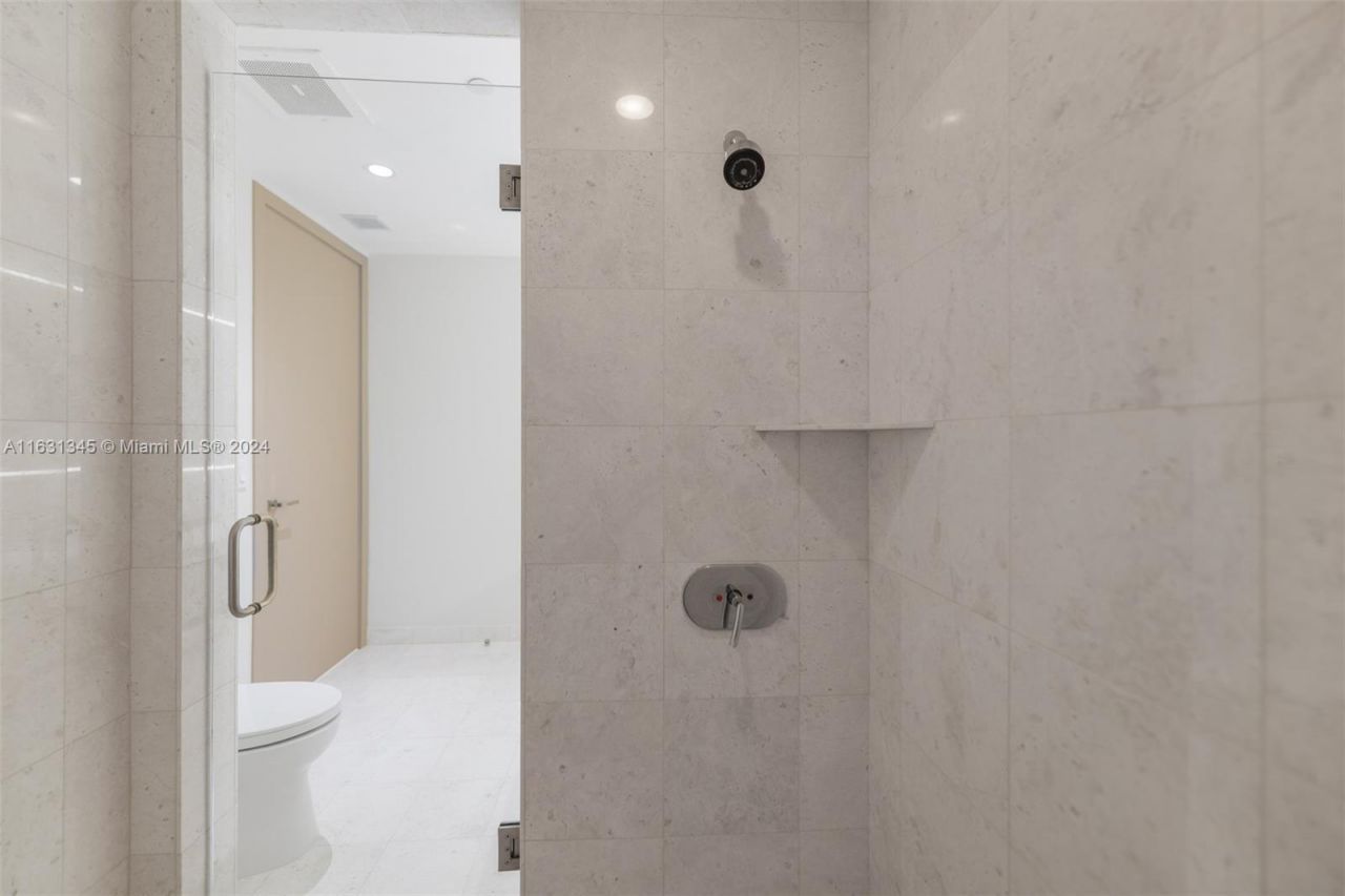 16051 Collins Ave , Unit 2102, Sunny Isles Beach, FL 33160 Photo