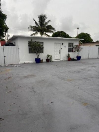 832 E 20th St, Hialeah, FL 33013 Photo