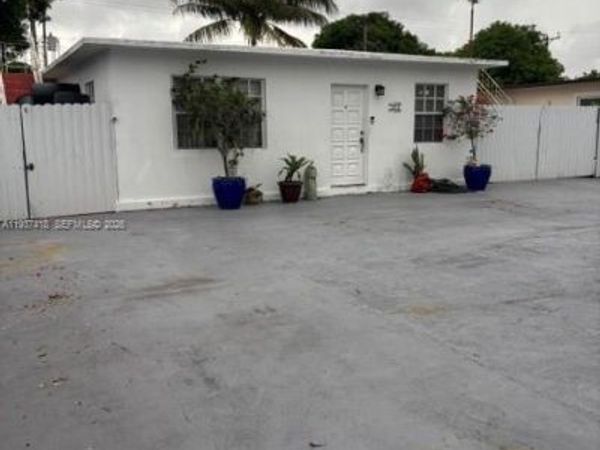 832 E 20th St , Hialeah, FL 33013