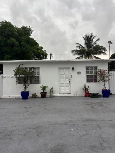 832 E 20th St, Hialeah, FL 33013 Photo