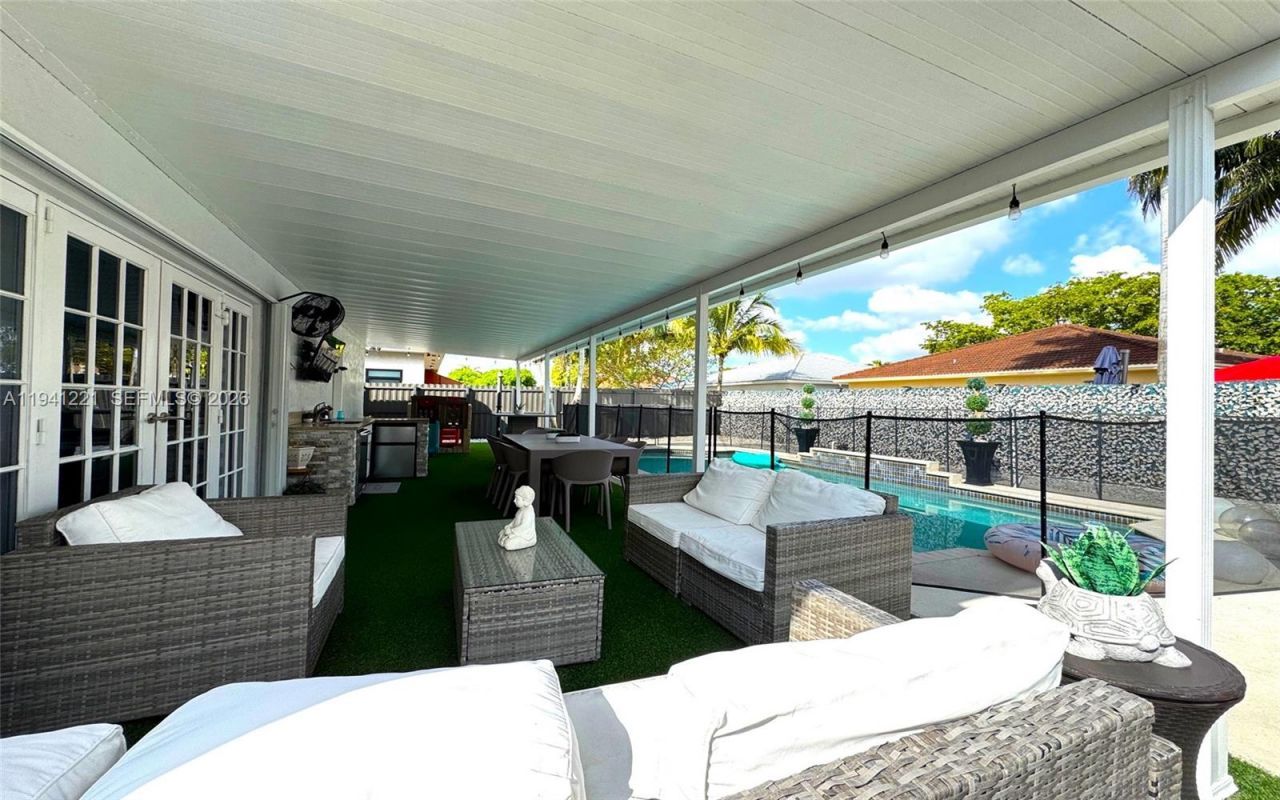 14531 SW 180th Ter, Miami, FL 33177 Photo