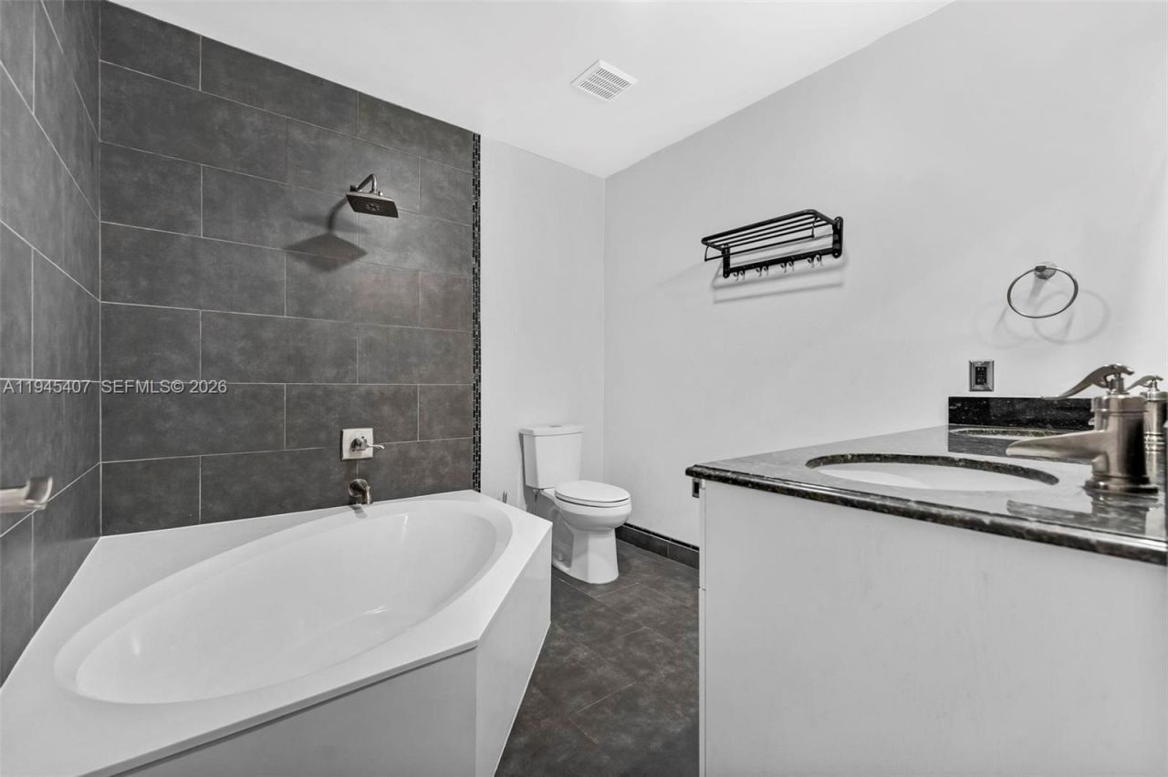 16618 NW 71st Ave , Miami Lakes, FL 33014 Photo