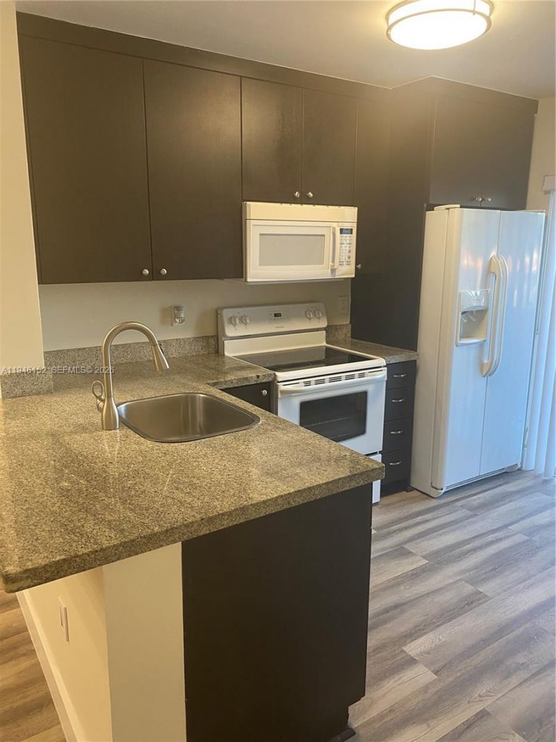 2575 SW 27th Ave, Unit 212, Coconut Grove, FL 33133 Photo