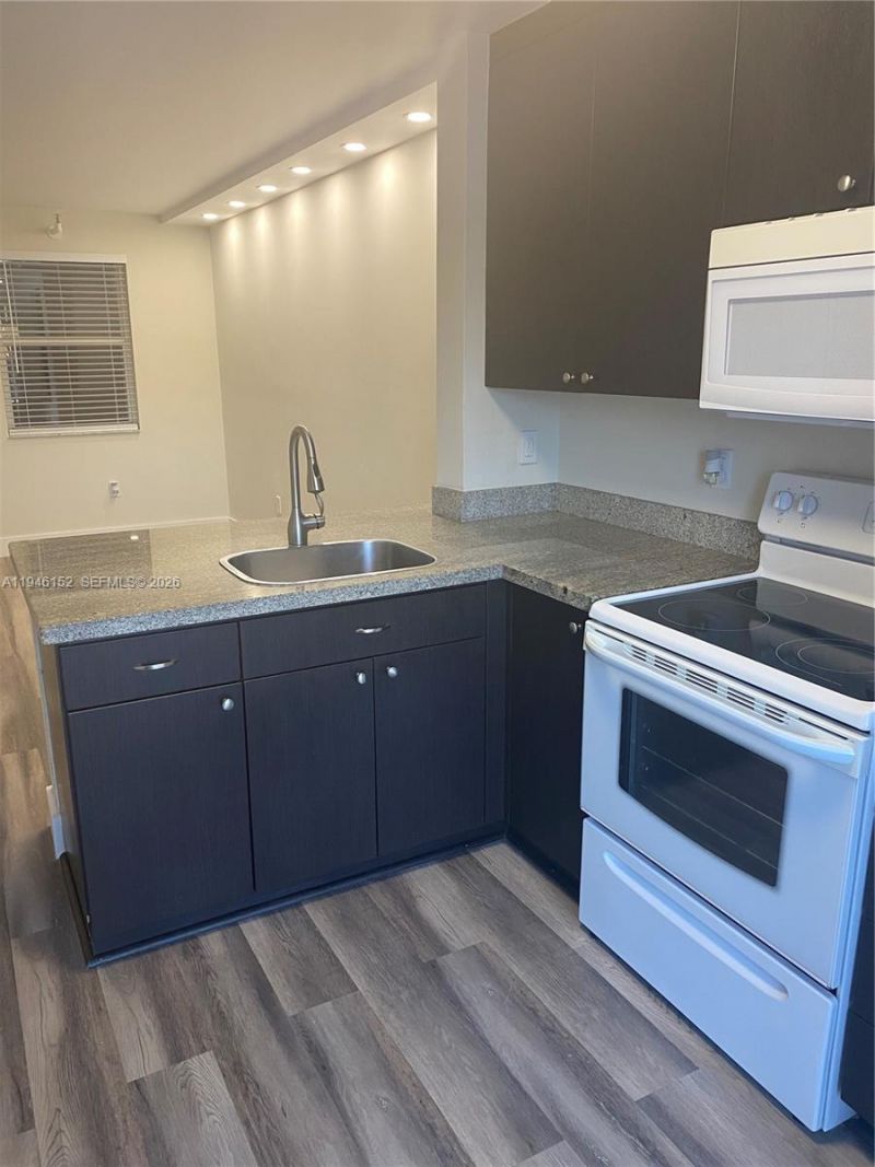 2575 SW 27th Ave, Unit 212, Coconut Grove, FL 33133 Photo