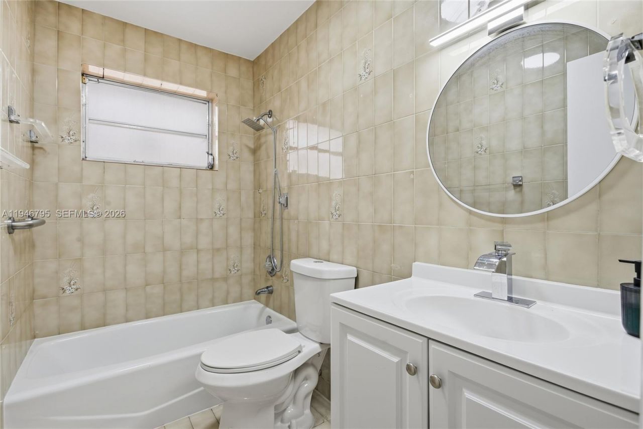 836 W 37th St , Hialeah, FL 33012 Photo