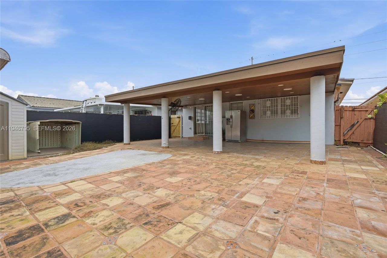 836 W 37th St , Hialeah, FL 33012 Photo