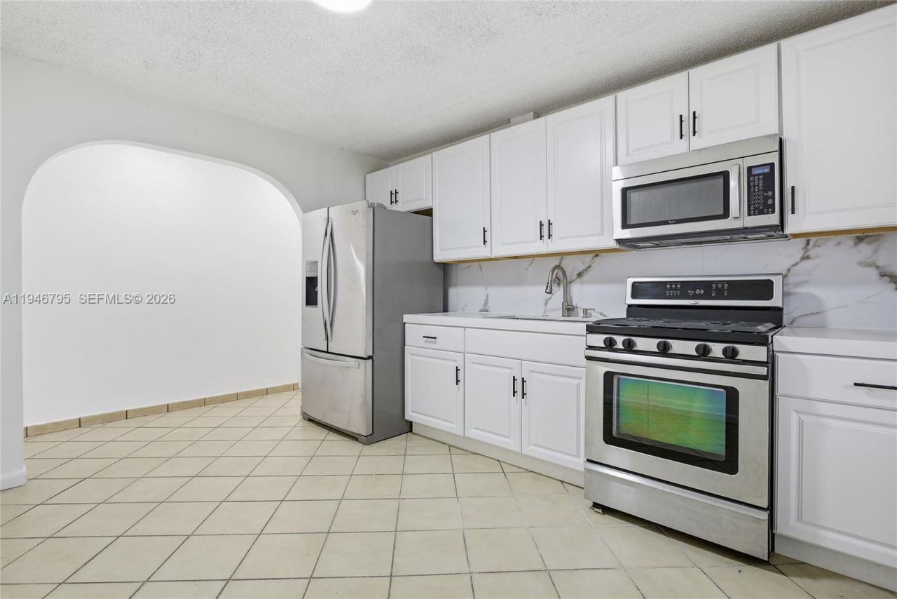 836 W 37th St , Hialeah, FL 33012 Photo