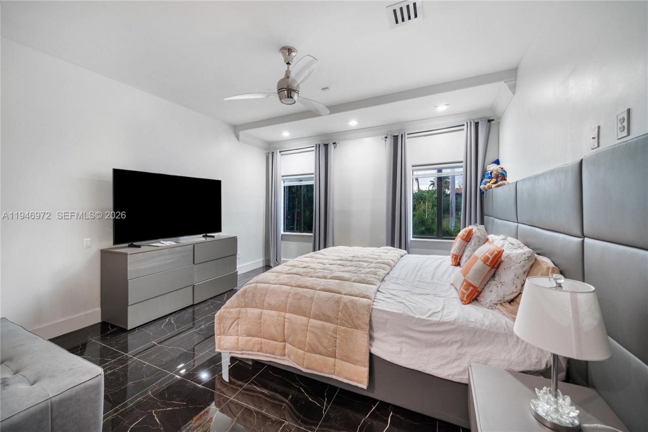 3400 NE 164th St, Sunny Isles Beach, FL 33160 Photo