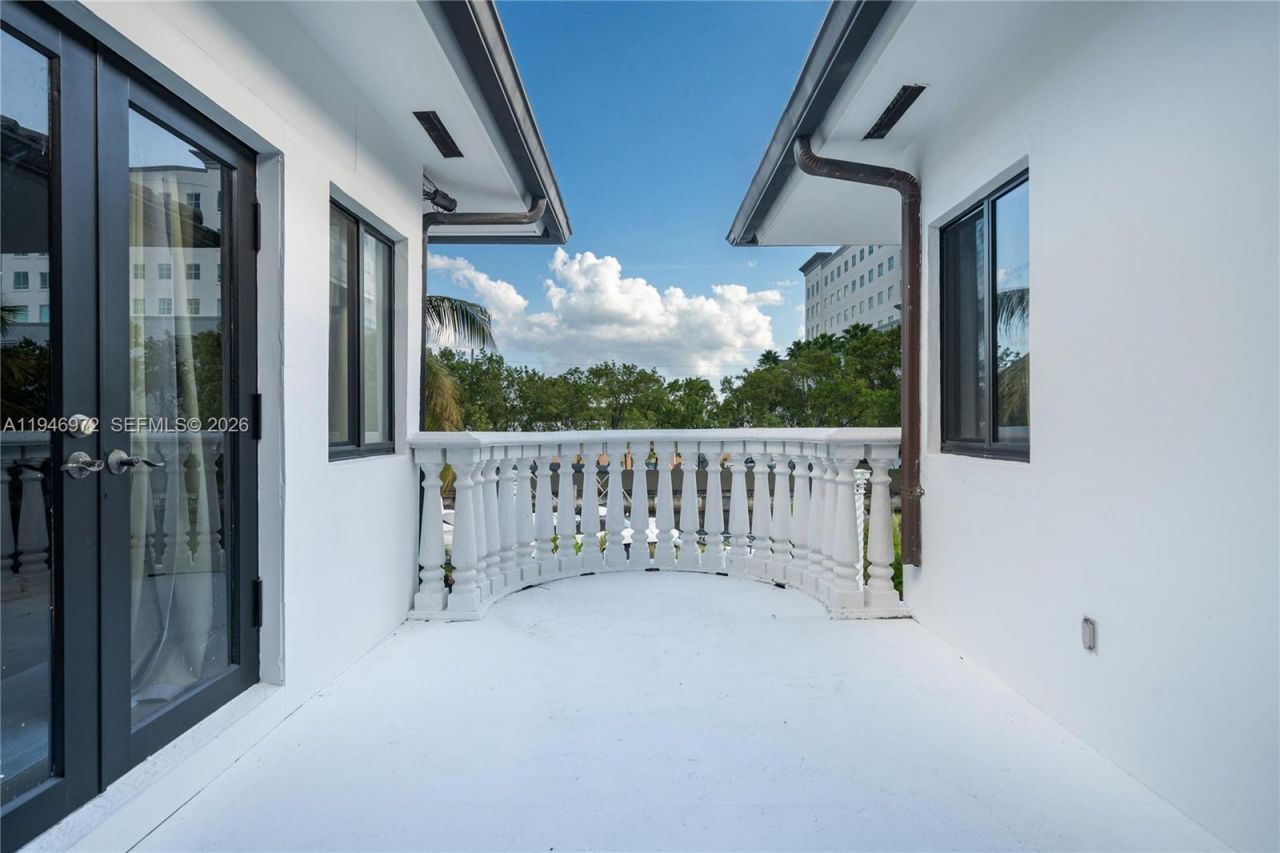 3400 NE 164th St, Sunny Isles Beach, FL 33160 Photo