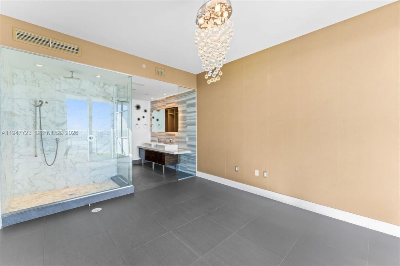 1100 Biscayne Blvd , Unit 4502, Miami, FL 33132 Photo