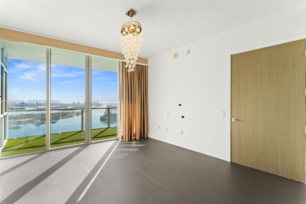 1100 Biscayne Blvd , Unit 4502, Miami, FL 33132 Photo