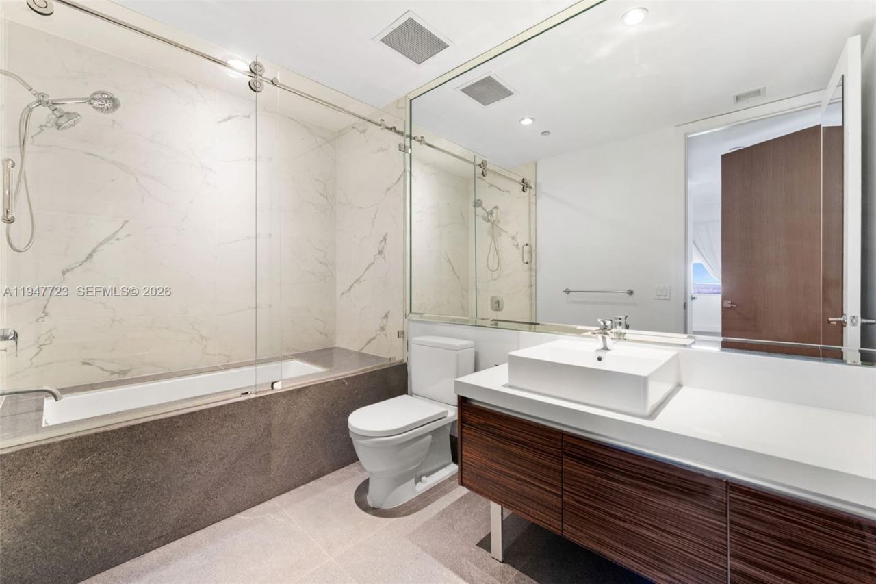 1100 Biscayne Blvd , Unit 4502, Miami, FL 33132 Photo