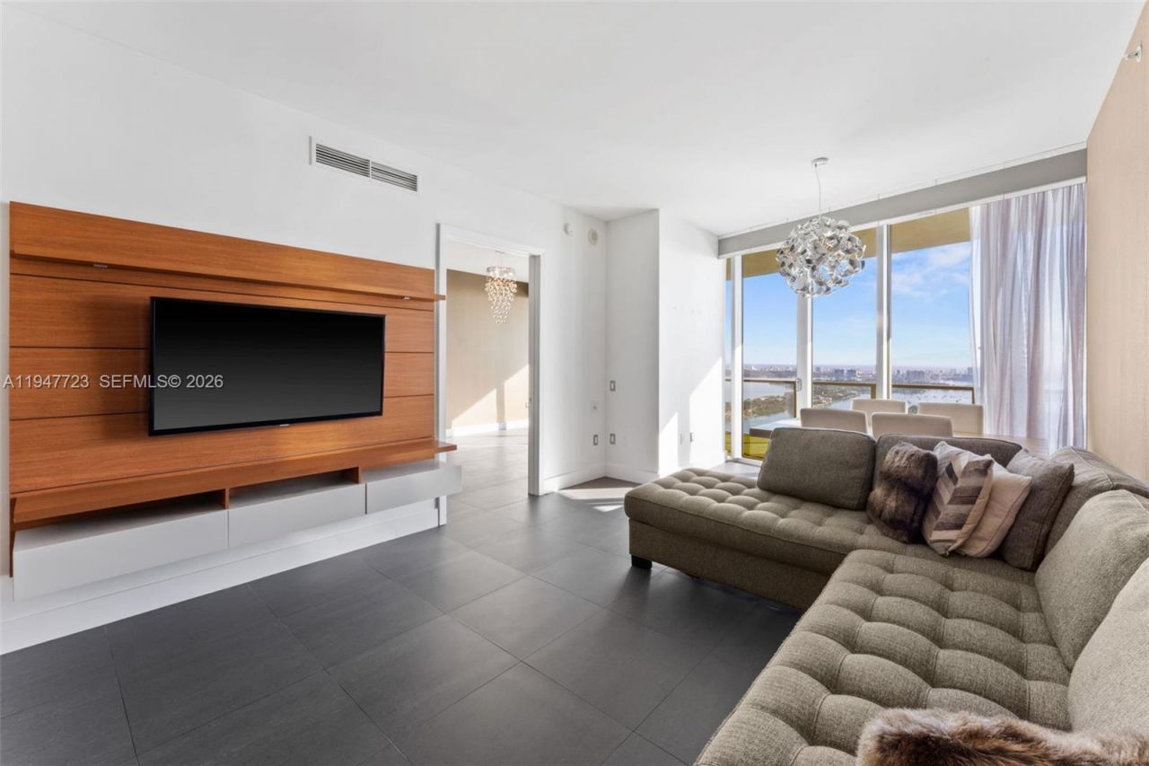 1100 Biscayne Blvd , Unit 4502, Miami, FL 33132 Photo