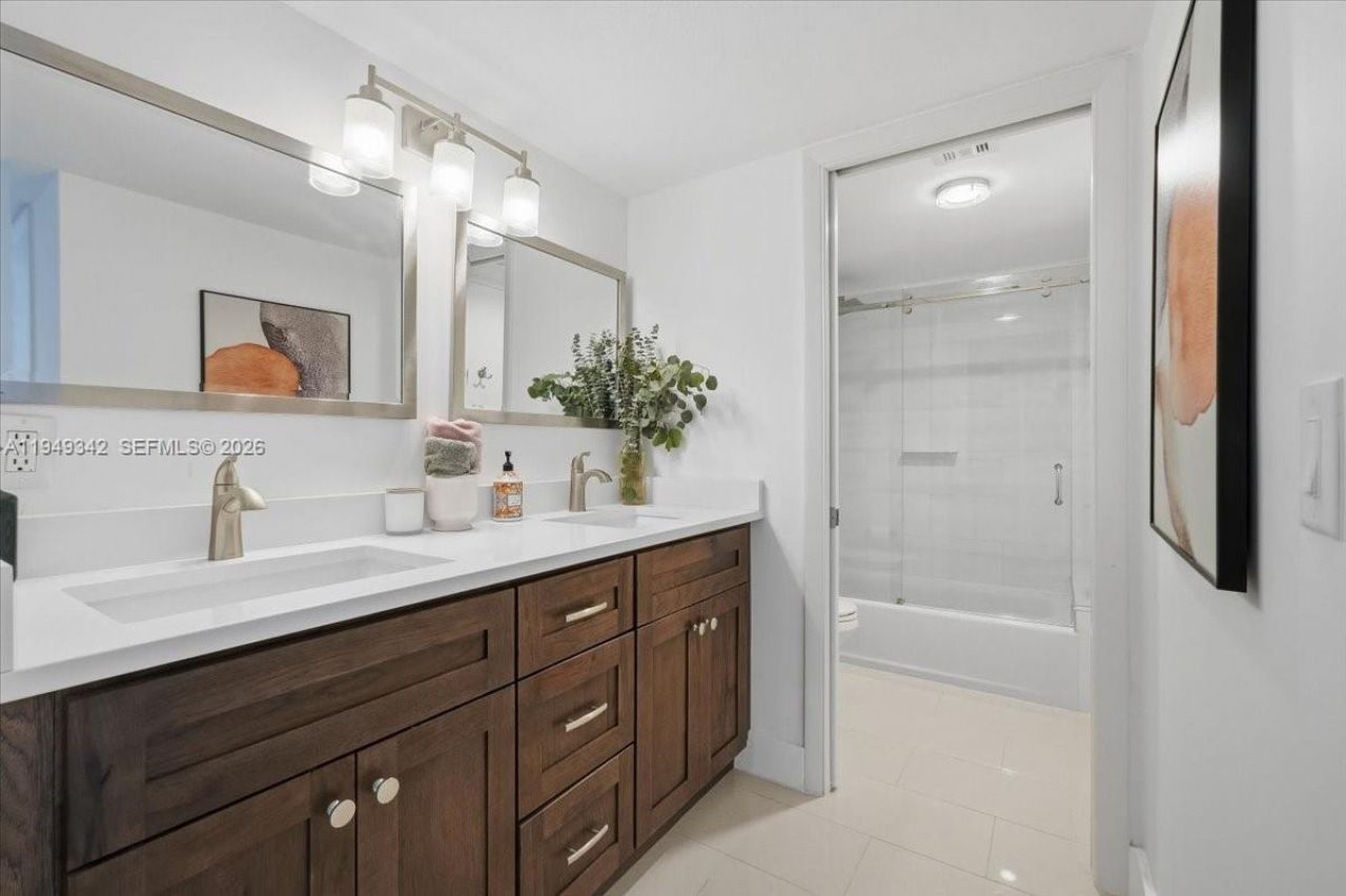 2425 Presidential Way , Unit 1706, West Palm Beach, FL 33401 Photo