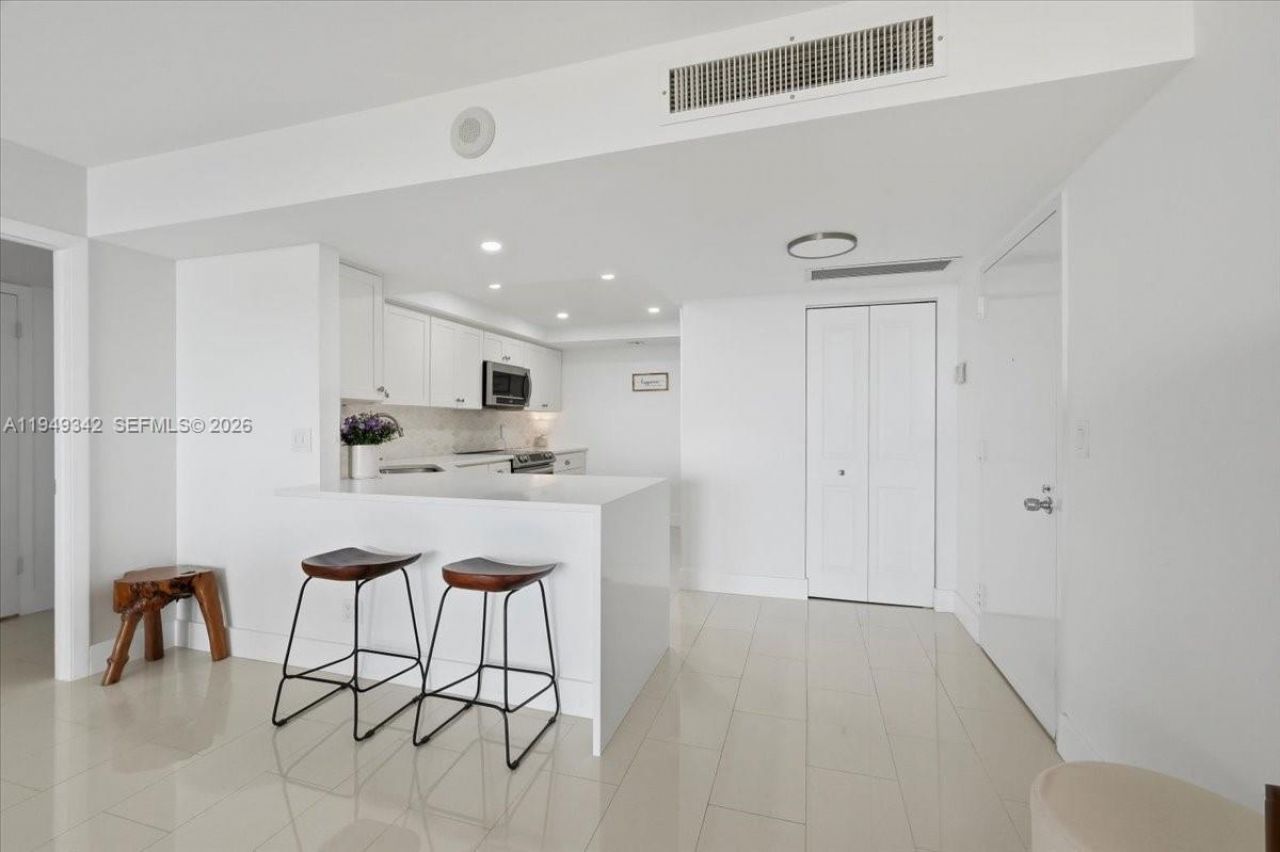 2425 Presidential Way , Unit 1706, West Palm Beach, FL 33401 Photo