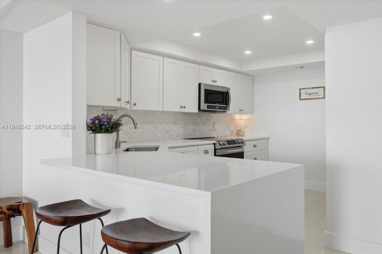 2425 Presidential Way , Unit 1706, West Palm Beach, FL 33401 Photo