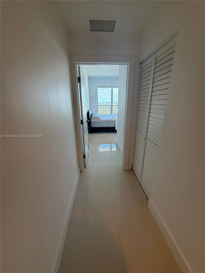 60 SW 13th St, Unit 3808, Miami, FL 33130 Photo