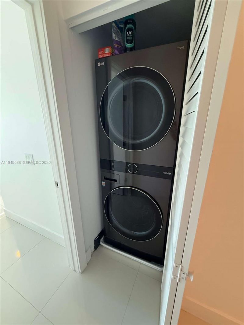 60 SW 13th St, Unit 3808, Miami, FL 33130 Photo