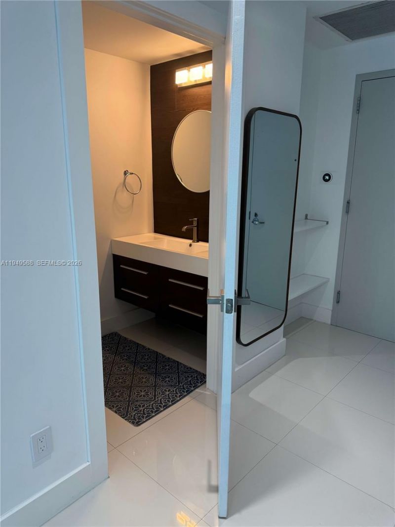 60 SW 13th St, Unit 3808, Miami, FL 33130 Photo