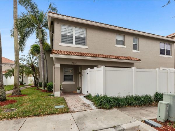 12652 SW 54th St, Miramar, FL 33027