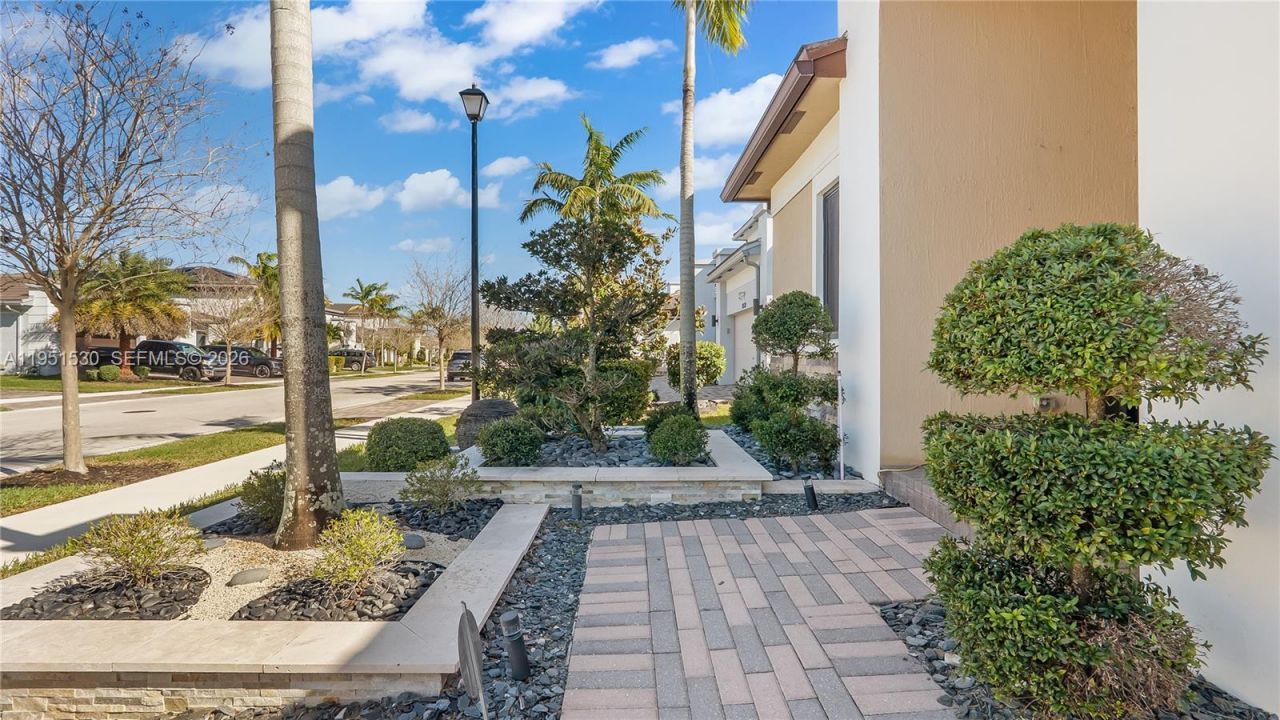 10530 S Lago Vista Cir, Parkland, FL 33076 Photo