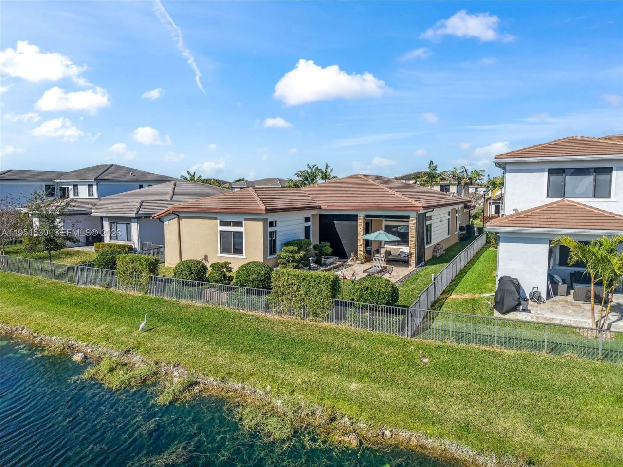 10530 S Lago Vista Cir, Parkland, FL 33076 Photo