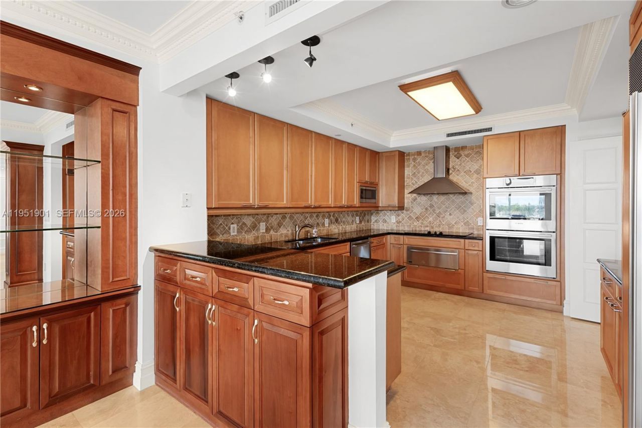 20201 E Country Club Dr , Unit 608, Aventura, FL 33180 Photo