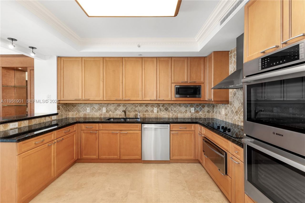 20201 E Country Club Dr , Unit 608, Aventura, FL 33180 Photo