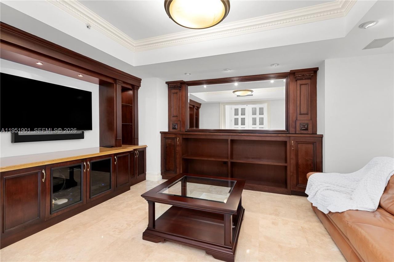 20201 E Country Club Dr , Unit 608, Aventura, FL 33180 Photo