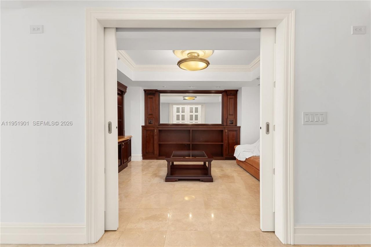 20201 E Country Club Dr , Unit 608, Aventura, FL 33180 Photo