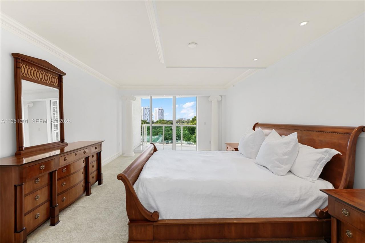 20201 E Country Club Dr , Unit 608, Aventura, FL 33180 Photo