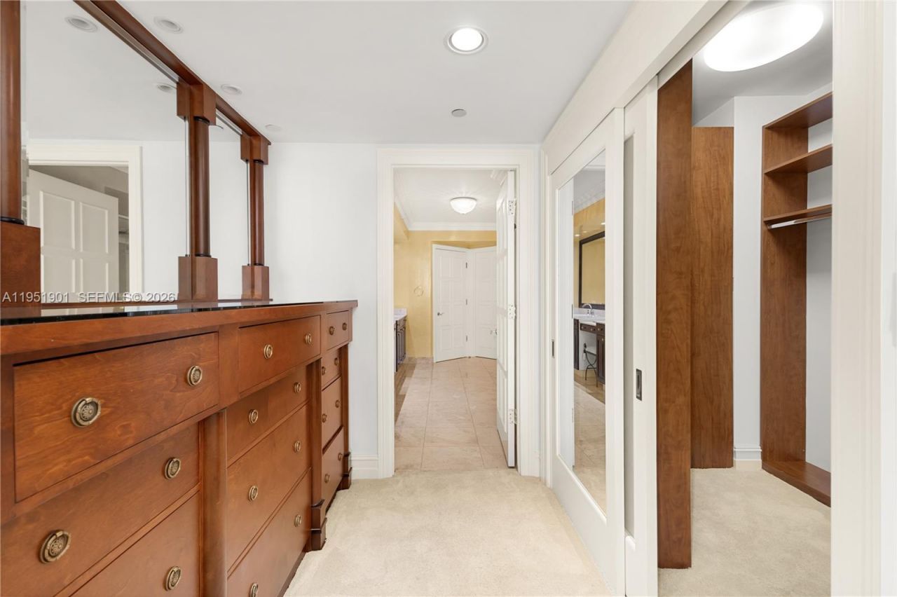 20201 E Country Club Dr , Unit 608, Aventura, FL 33180 Photo