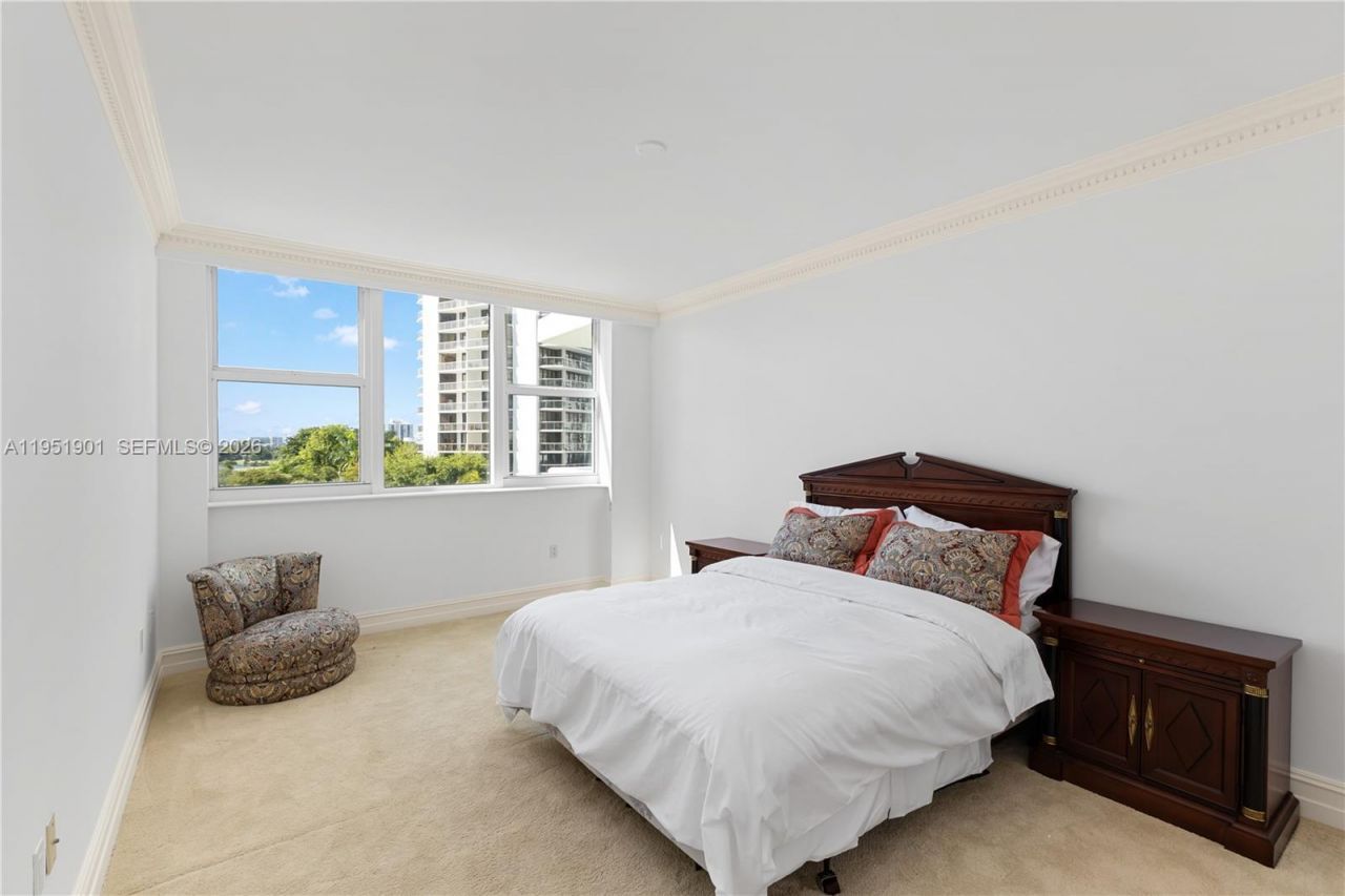 20201 E Country Club Dr , Unit 608, Aventura, FL 33180 Photo