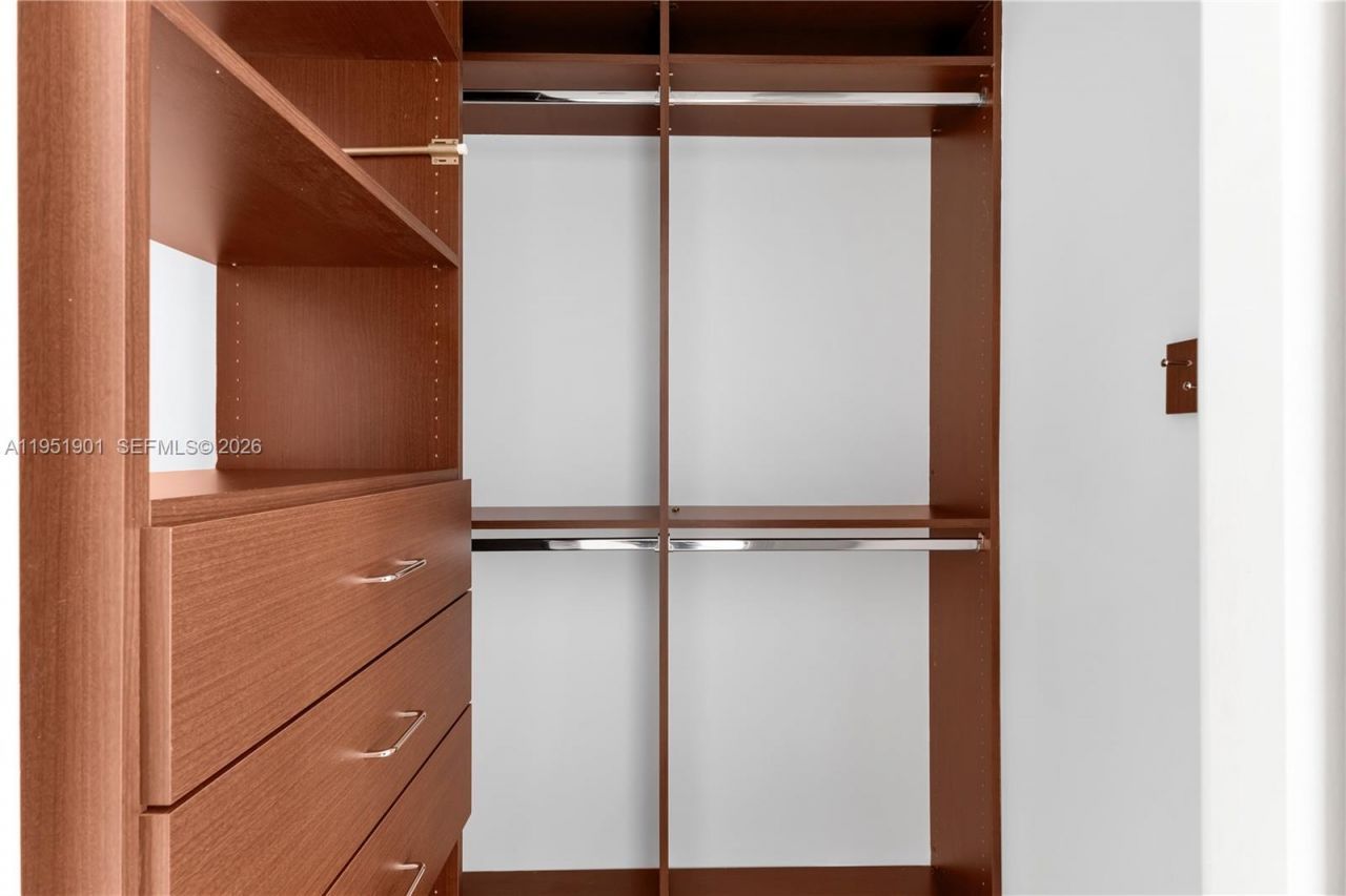 20201 E Country Club Dr , Unit 608, Aventura, FL 33180 Photo