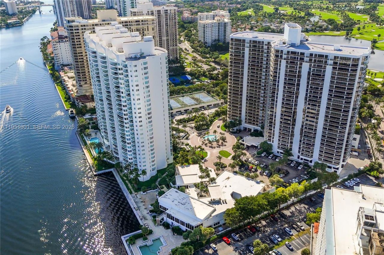 20201 E Country Club Dr , Unit 608, Aventura, FL 33180 Photo