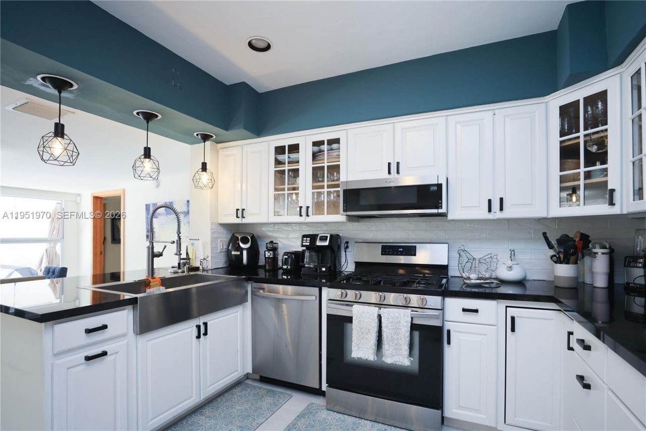 5620 Alton Rd, Miami Beach, FL 33140 Photo