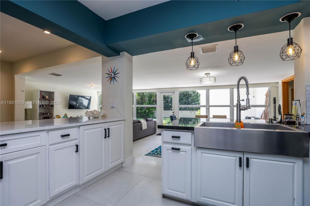 5620 Alton Rd, Miami Beach, FL 33140 Photo