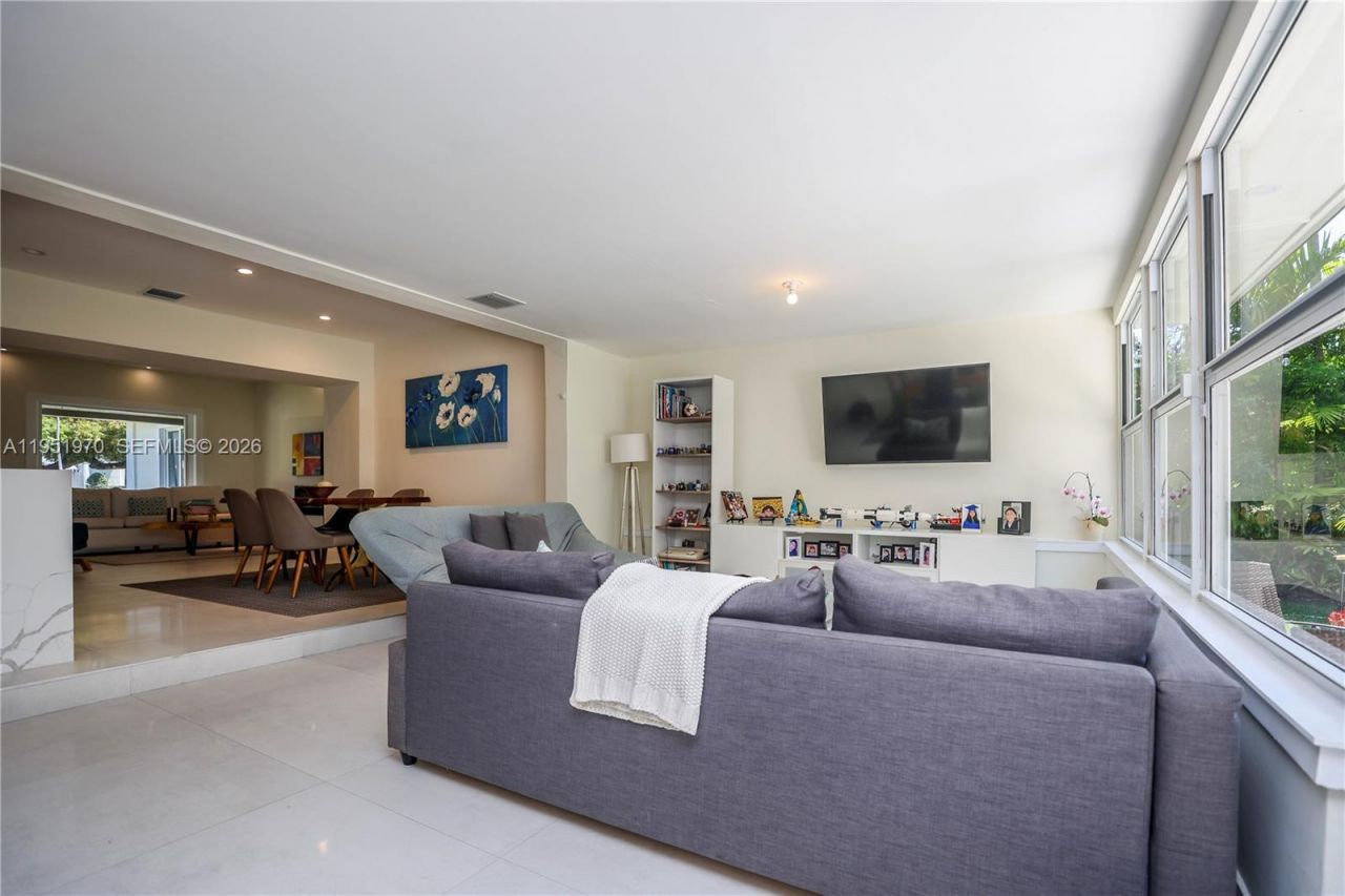 5620 Alton Rd, Miami Beach, FL 33140 Photo