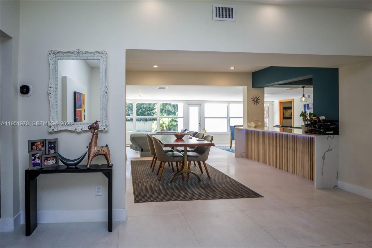 5620 Alton Rd, Miami Beach, FL 33140 Photo