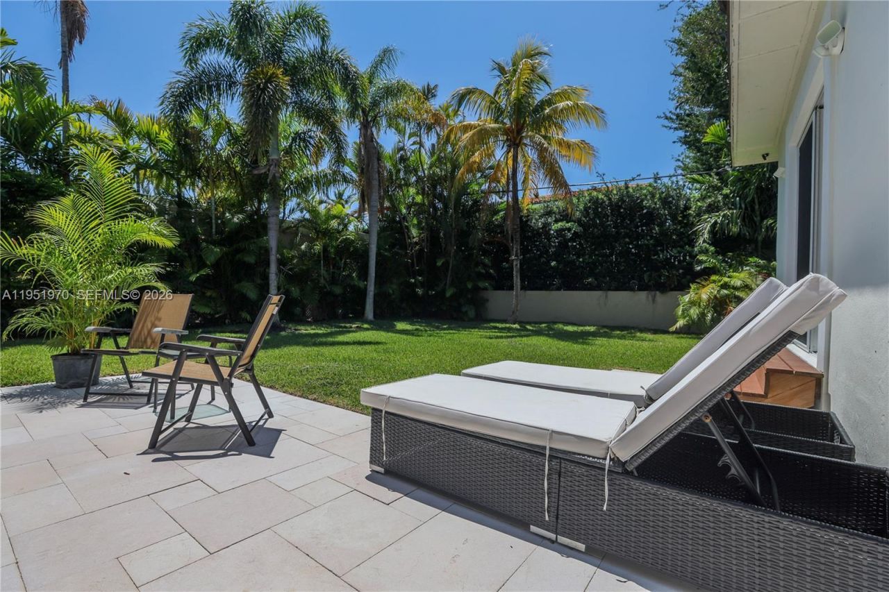 5620 Alton Rd, Miami Beach, FL 33140 Photo