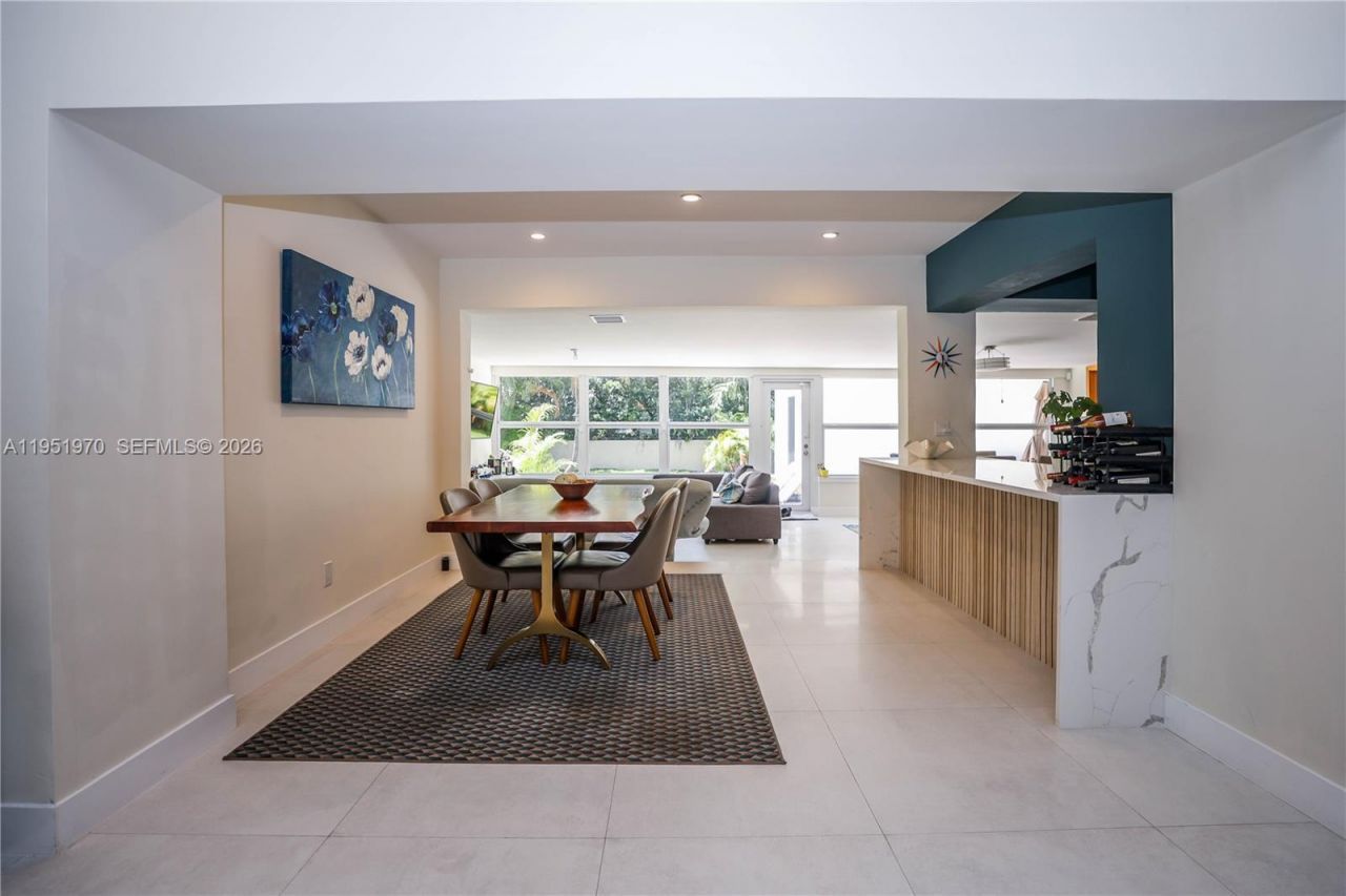 5620 Alton Rd, Miami Beach, FL 33140 Photo