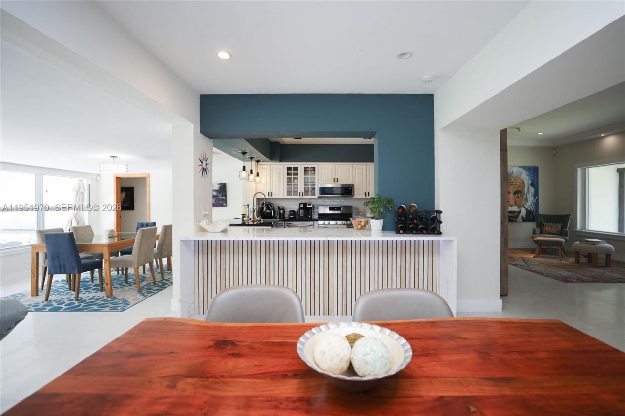 5620 Alton Rd, Miami Beach, FL 33140 Photo