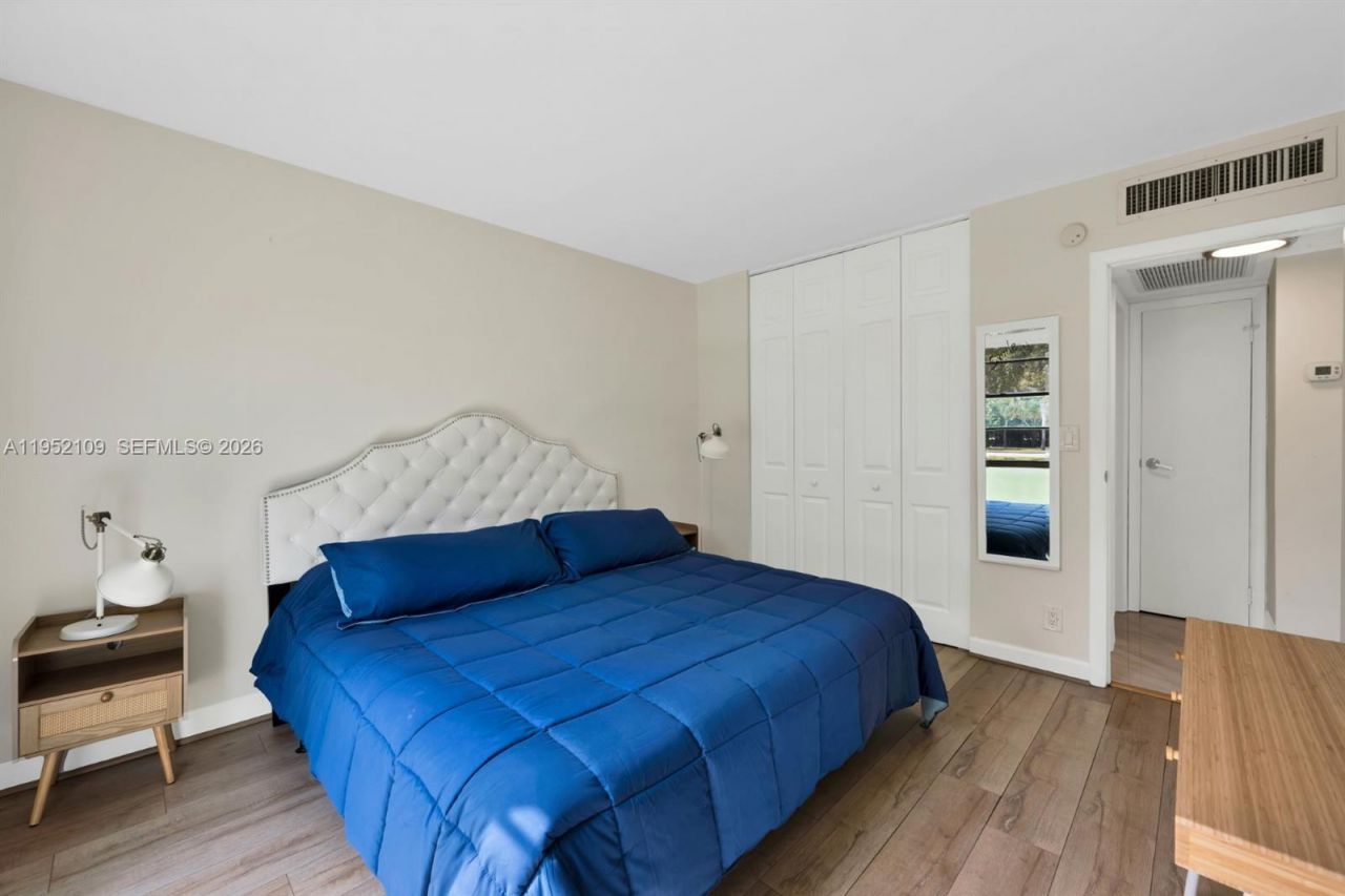 3101 N Country Club Dr , Unit 105, Aventura, FL 33180 Photo