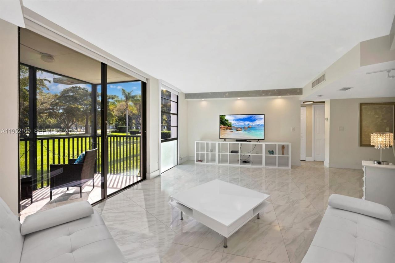 3101 N Country Club Dr , Unit 105, Aventura, FL 33180 Photo